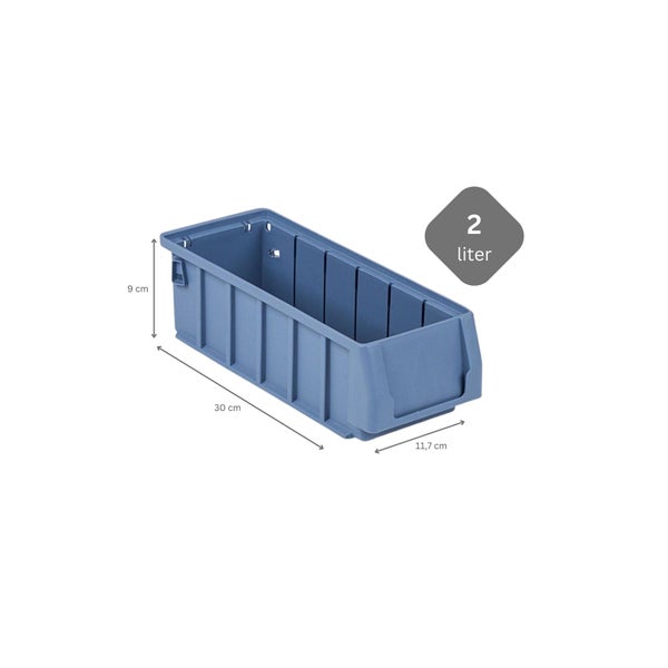 Akkubetriebene Handsäge Specht neben Holzscheiten und Testsieger Siegel