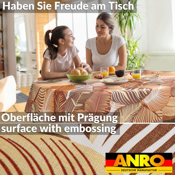 Runde Tischdecke mit Blattmuster und geprägter Oberfläche, Szene mit Mutter und Kind am Tisch, ANRO Logo.