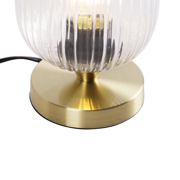 Tischleuchte mit geripptem Glasschirm und Metallsockel