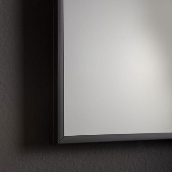 Badezimmerspiegel 50x70 mit LED-Hintergrundbeleuchtung und matt-schwarzem Rahmen