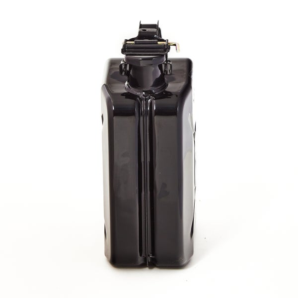 Zwei schwarze 5 Liter Kraftstoffkanister aus Metall