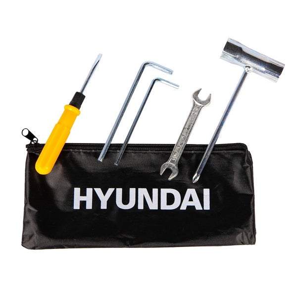 Hyundai Werkzeugset mit Schraubendreher mit gelbem Griff, Inbusschlüsseln, Maulschlüssel und T-Schlüssel in einer schwarzen Tasche.