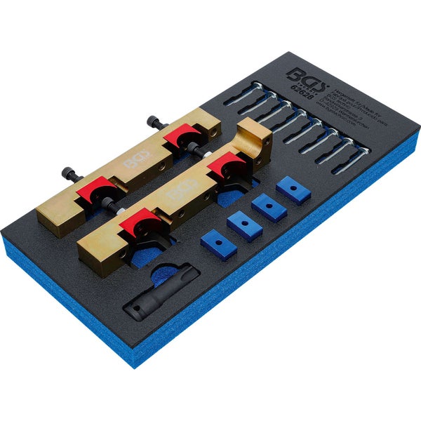 Öffener blauer Werkzeugkoffer mit verschiedenen Werkzeugaufsätzen