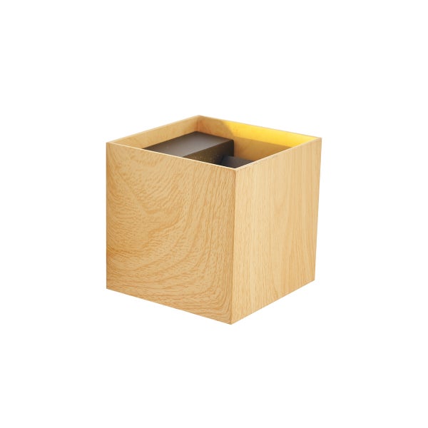 Würfelförmige Wandleuchte in Holzoptik mit innenliegendem Leuchtmittel