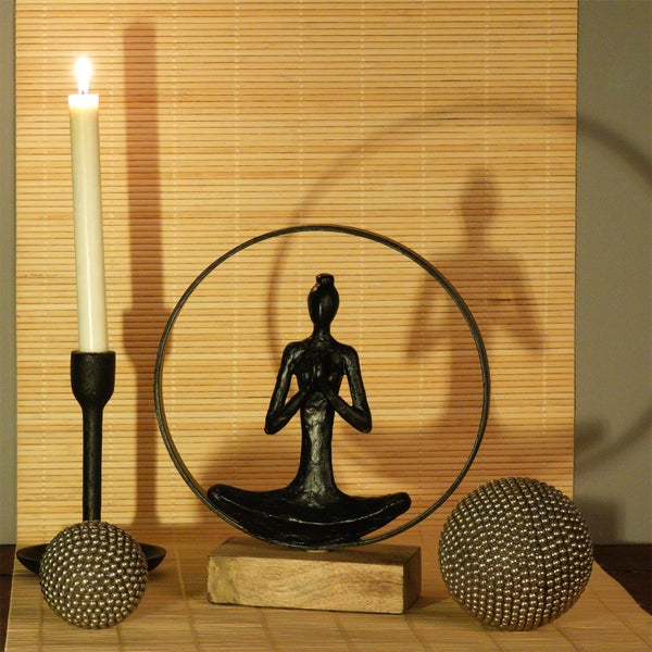 Skulptur Namaste Mangoholz-Sockel schwarz-natur