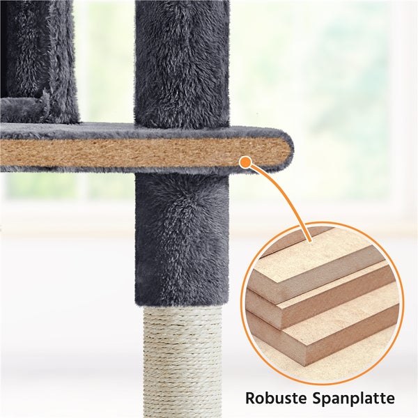Detailansicht einer robusten Spanplatte eines Katzenkratzbaums