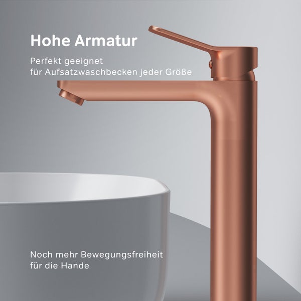 Hohe Waschtischarmatur für Aufsatzwaschbecken, ideal für mehr Bewegungsfreiheit am Waschplatz.