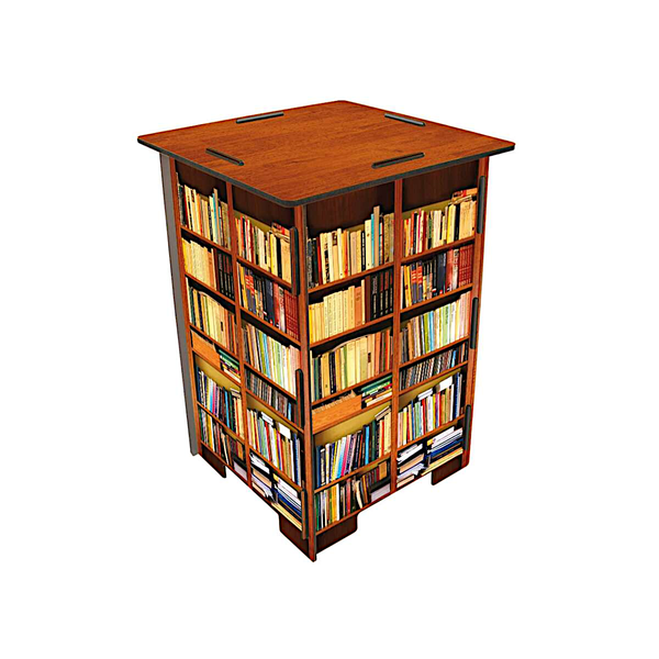 Freistehendes quadratisches Holzregal als drehbares Bücherregal mit vielen Fächern für Bücher und Medien.