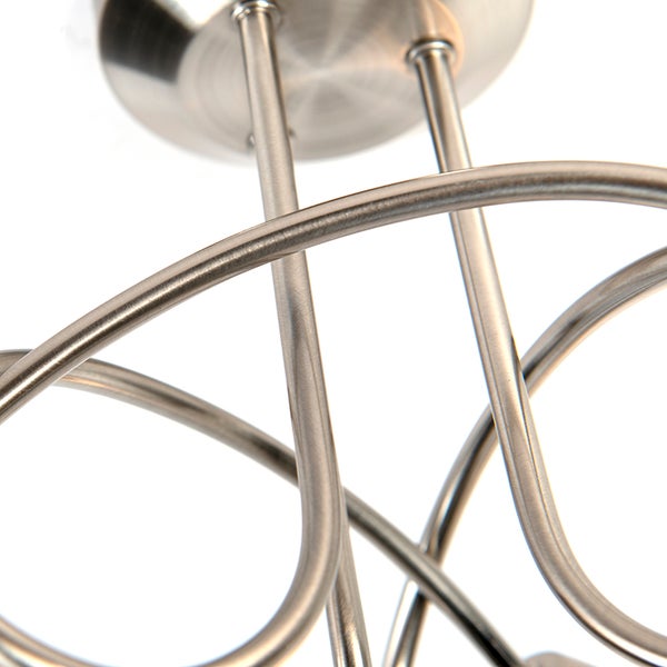 Detailaufnahme einer Deckenleuchte aus Metall