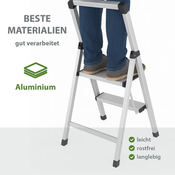 Aluminium Klapptritt mit zwei Stufen und Person darauf