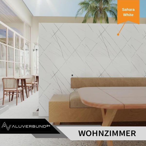 Wohnzimmer mit Wandpaneelen in Sahara White Optik und Esstischgruppe