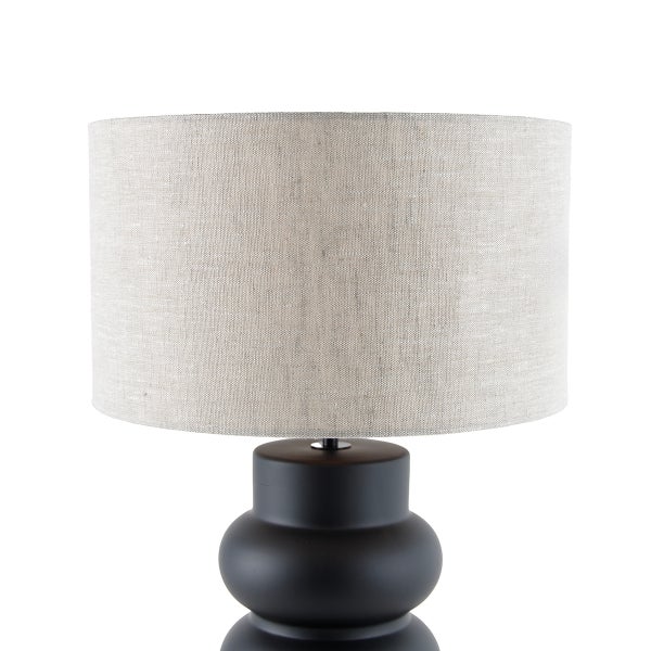 Tischleuchte mit Lampenschirm aus Stoff