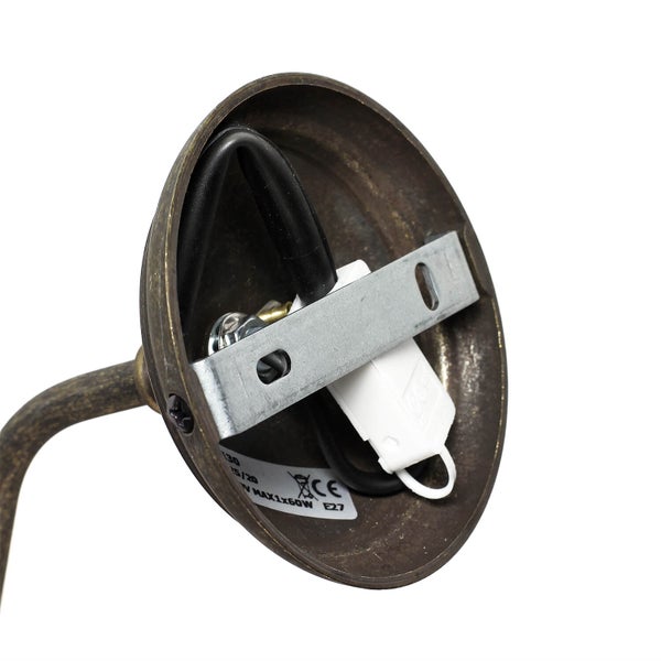 Innenansicht einer Wandleuchte mit Kabeln und Fassung