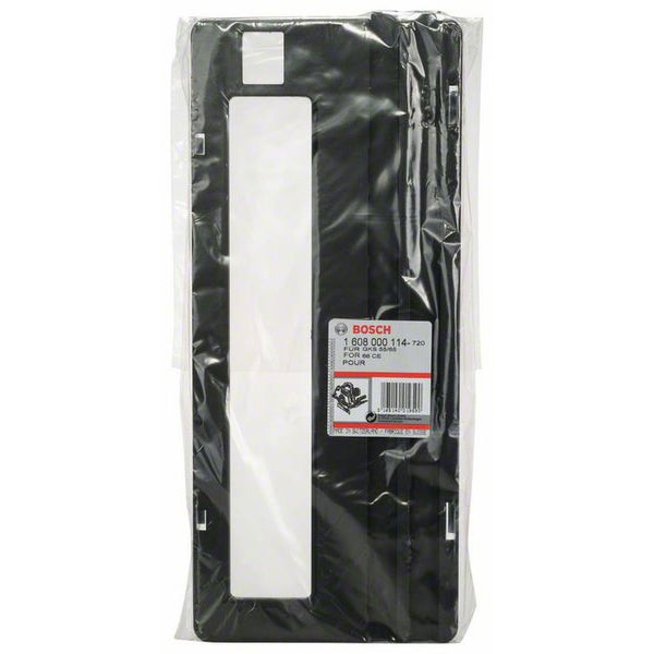 Blechschere schneidet ein Loch in ein Blech