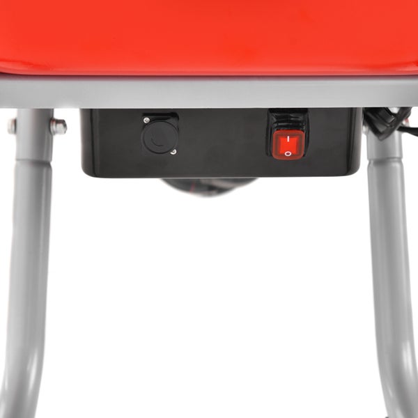 Bedienfeld eines Betonmischers mit einem Ein-Aus-Schalter und einem abgedeckten Elektroanschluss.