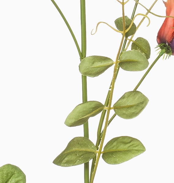 Künstliche Pflanze mit grünen Blättern und Stielen für die Dekoration.