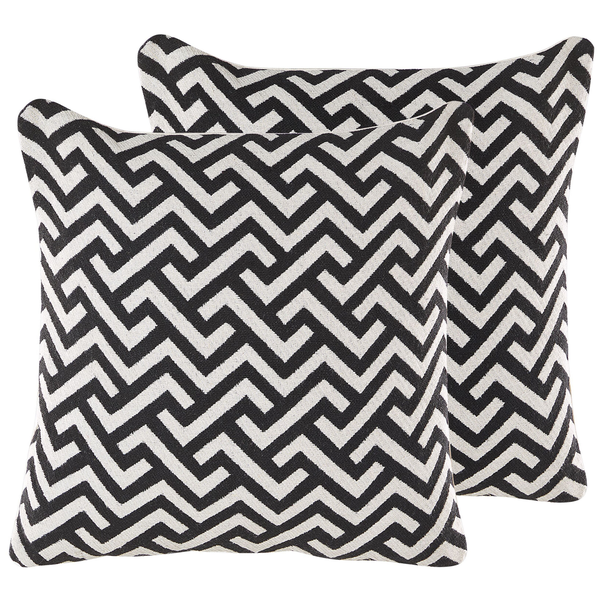 Zwei dekorative Kissen mit geometrischem Muster