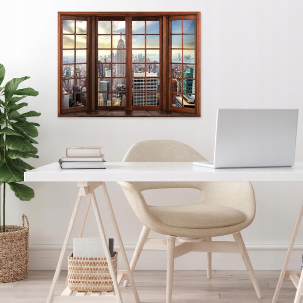 Helles, organisiertes Arbeitszimmer mit weißem Tisch und Wandbild mit Fensterblick auf die Skyline von New York City samt Empire State Building.
