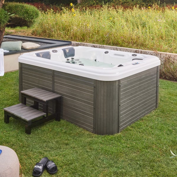 Home Deluxe - Outdoor Whirlpool - Beach Plus Treppe und Thermoabdeckung - Maße: 210 x 155 x 83 cm - Inkl. Heizung, 51 Massagedüsen und 24 Lichtquellen I Außen Whirlpool für 3 Personen