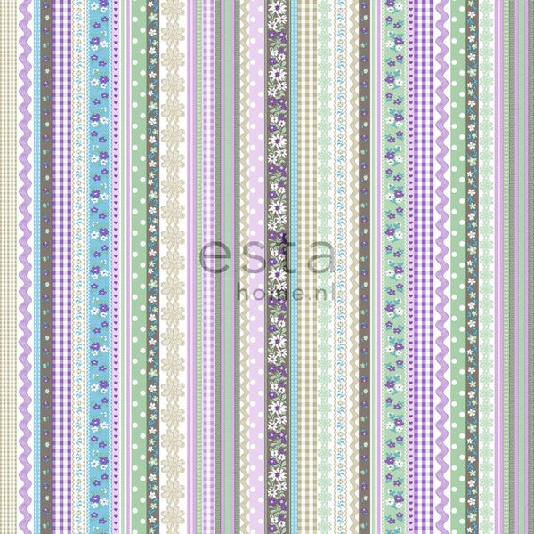 Tapetenmuster mit Streifen, Blumen und Karos