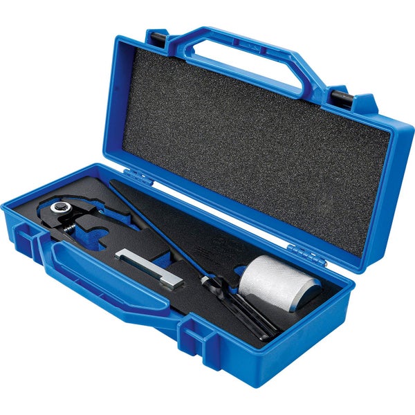 Werkzeugsatz im blauen Kunststoffkoffer
