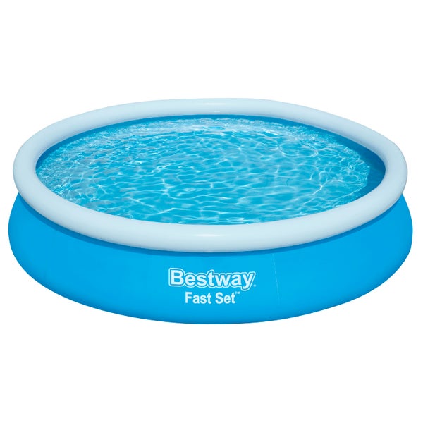 Blauer Bestway Fast Set Aufstellpool mit aufblasbarem Ring, befüllt mit Wasser.