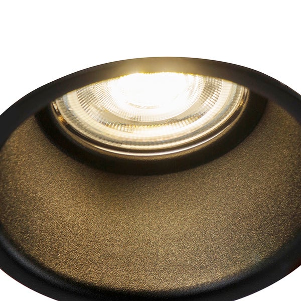 Deckeneinbaustrahler, Innenansicht mit eingeschalteter Lampe