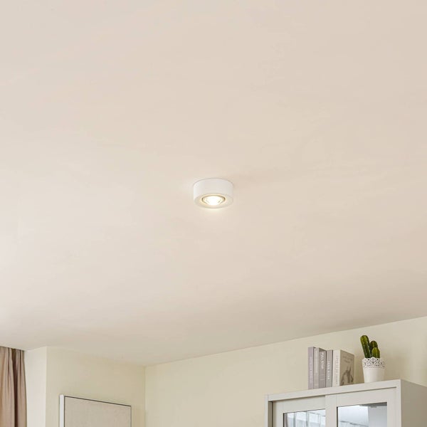 Deckenleuchte im Wohnraum