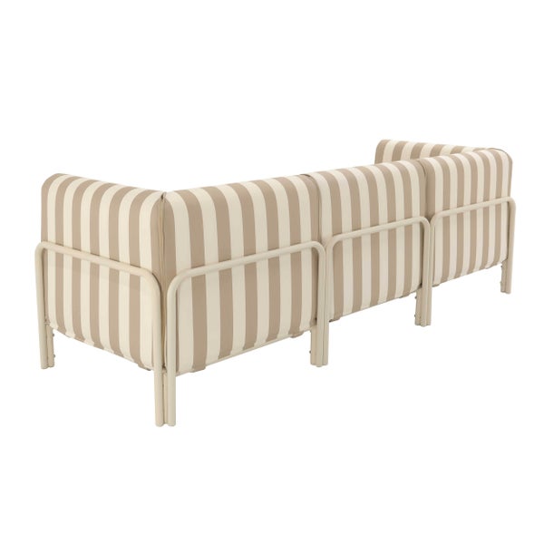 Modulares Gartensofa mit gestreifter Polsterung und Metallgestell, Rückansicht.