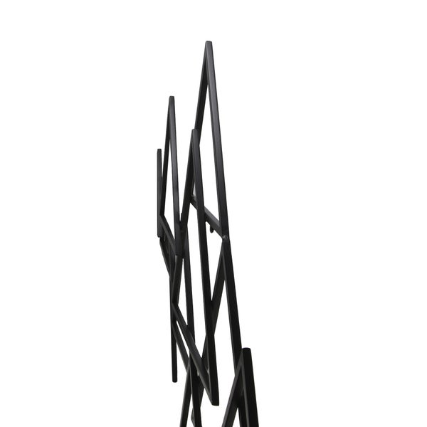 Schwarzes Rankgitter aus Metall mit geometrischem Bergmotiv in der Seitenansicht