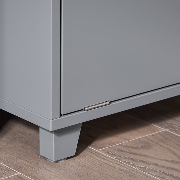 Detailaufnahme eines grauen Schranks mit Türscharnier und Füßen