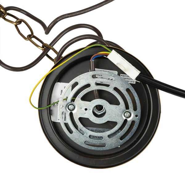 Detailansicht der Aufhängung einer Pendelleuchte mit Verkabelung