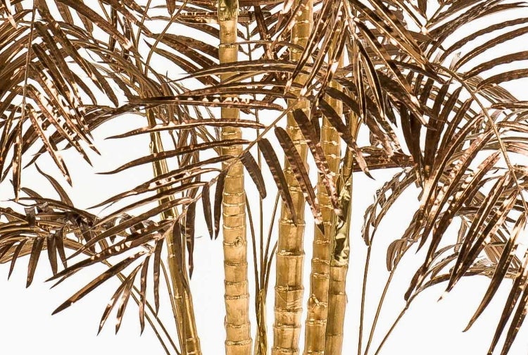 Künstlicher Magnolienbaum mit realistischem Stamm und großen grünen sowie braunen Blättern in einem schwarzen Topf.