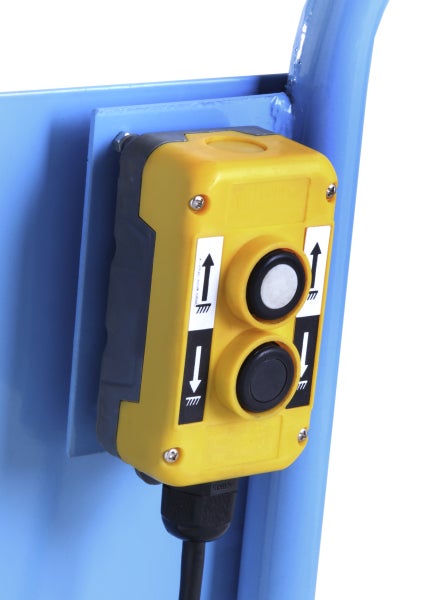 Gelber Steuerungsschalter mit Pfeilen und Tasten zur Maschinenbedienung