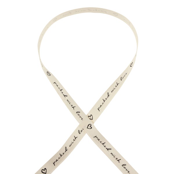 Dekoratives Geschenkband mit dem Schriftzug 'Packed with Love' und kleinen Herzsymbolen