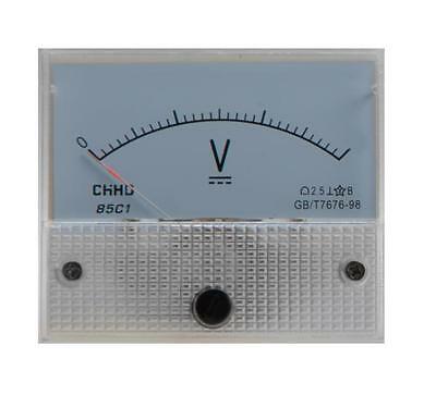 Analoges Gleichspannungsmessgerät Voltmeter Typ 85C1 mit Skalenanzeige zur Messung elektrischer Spannung.