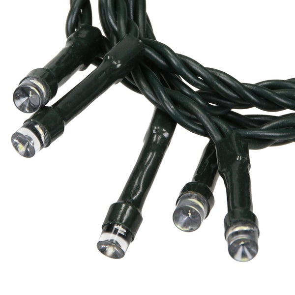 LED Lichterkette mit transparenten Leuchtdioden und Kabel für die Weihnachtsdekoration