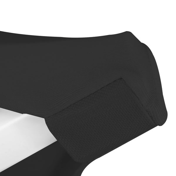 Detailaufnahme eines schwarzen Sonnenschirmbezugs