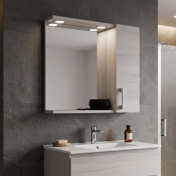 Spiegelschrank mit LED-Beleuchtung und seitlichem Schrank in Eichen-Optik über einem weißen Waschtisch mit passendem Unterschrank.