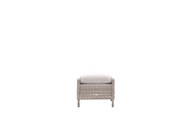 Fußhocker aus Polyrattan-Geflecht mit Sitzkissen für Gartenmöbel.