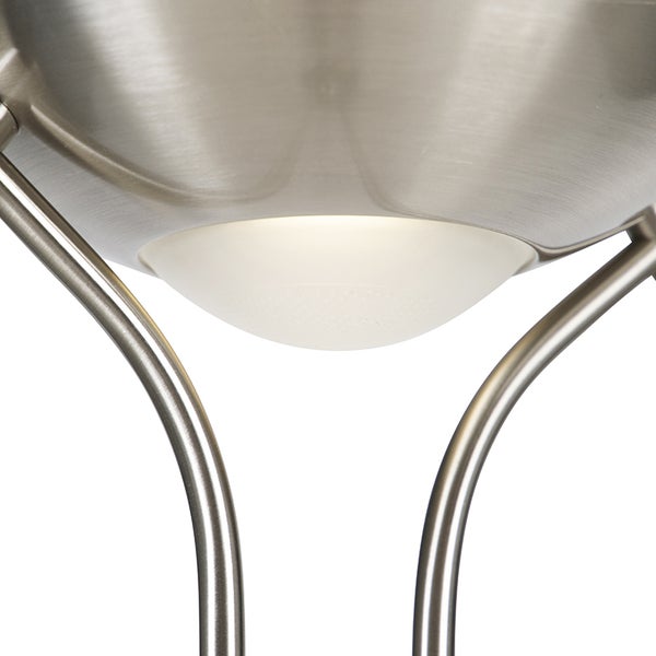 Detailaufnahme einer Innenleuchte aus Metall mit Glasdiffusor