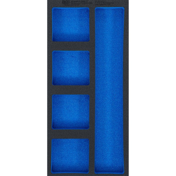 Leere schwarz-blaue Werkzeug-Schaumstoffeinlage mit vier quadratischen und einem langen rechteckigen Fach.