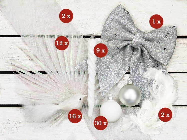 Weihnachtsbaumschmuck Set bestehend aus Schleifen, Eiszapfen, Kugeln, Vögeln und Federn als dekoratives Set für die Weihnachtsbaumdekoration.