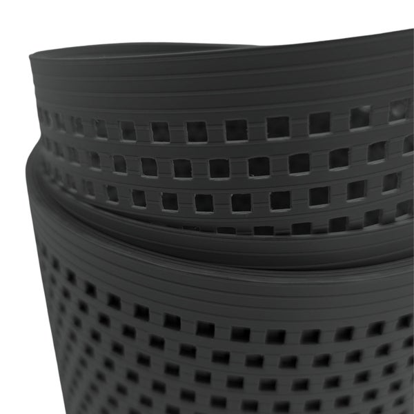 Drainagematte aus Kunststoff mit quadratischen Löchern, gerollt