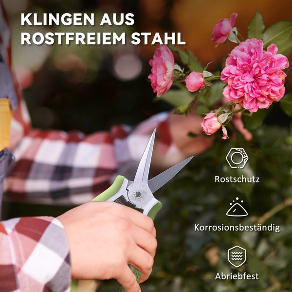 Eine Person schneidet Rosen mit einer Gartenschere. Die Klingen sind aus rostfreiem Stahl. Rostschutz. Korrosionsbeständig. Abriebfest.