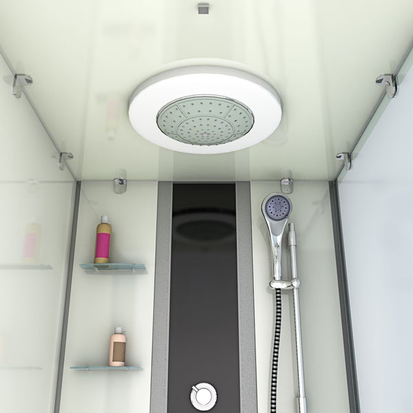 Innenansicht einer Duschkabine mit großer runder Regendusche inklusive Beleuchtung, Handbrause an Brausestange und zwei Glasablagen.