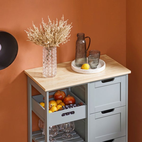 Servierwagen mit Schubladen, Dekoration und Lebensmitteln