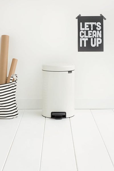 Brabantia Klassischer Tretmülleimer Mit Soft Verschluss 12 Liter HxBxT 41,1 x 25,1 x 33,8 cm Metall Weiß