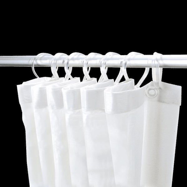 Duschvorhangringe aus Kunststoff an einer Duschvorhangstange befestigt