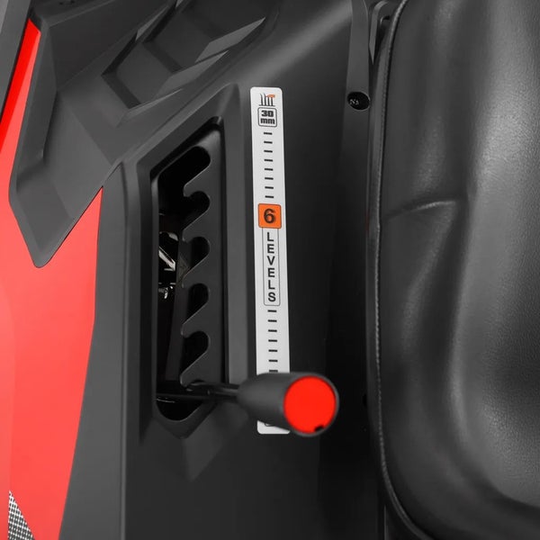 Detailansicht des Höheneinstellhebels eines Rasentraktors mit sechs Stufen.